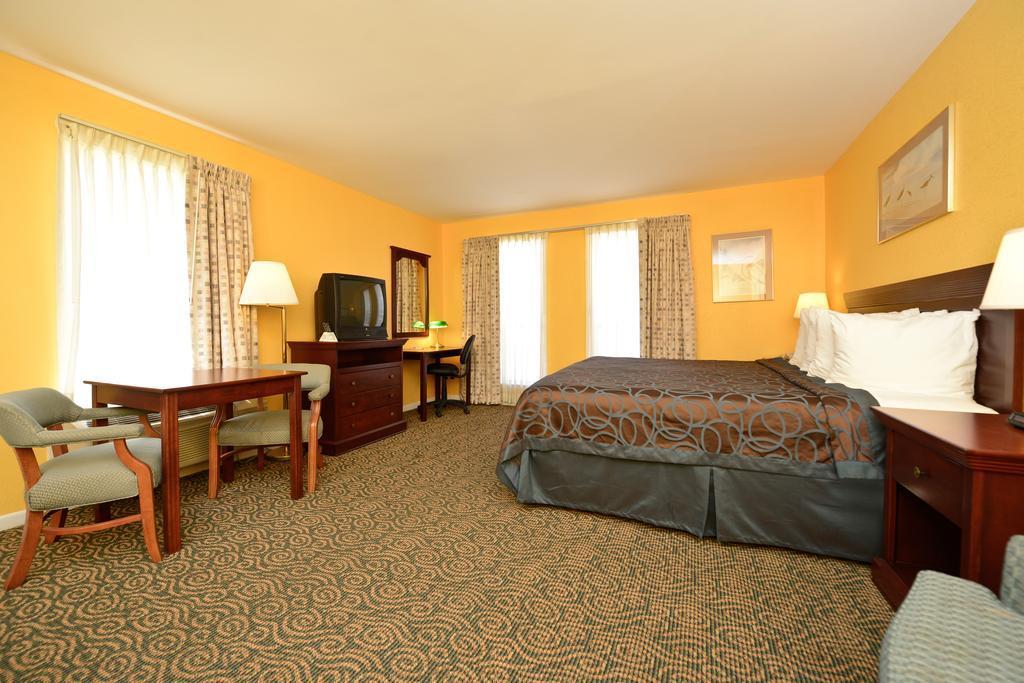 Econo Lodge Inn & Suites Fulton - Рокпорт Экстерьер фото